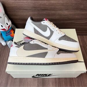 Nike Men's Brown and Cream Sneakers